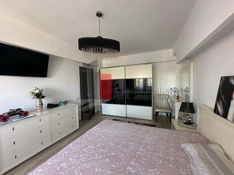 Trei camere, apartament, 145 mp, la 6 min de metrou Eroii Revolutiei